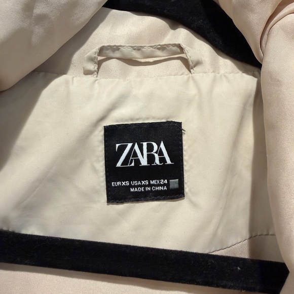 Zara Women's Beige Puffer Vest - Picture 2 of 2